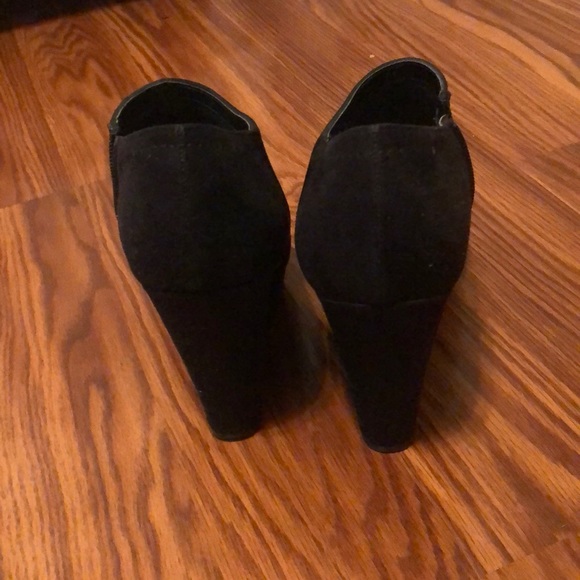 Shoes - Picture 4 of 4